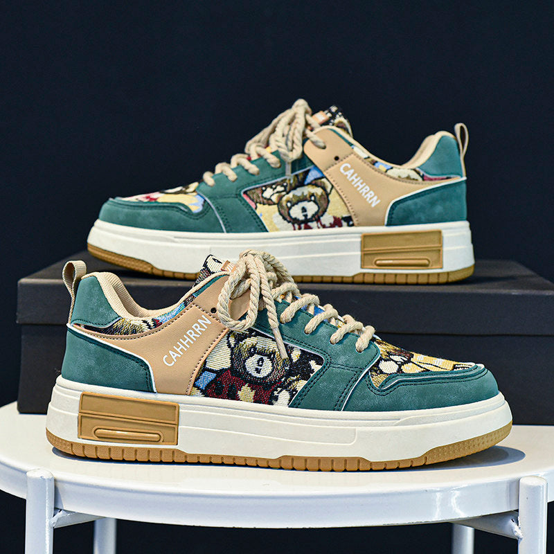 Niche-style summer skate-style sneakers—trendy, sporty shoes for students.